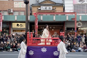 noblewoman on float with guides
