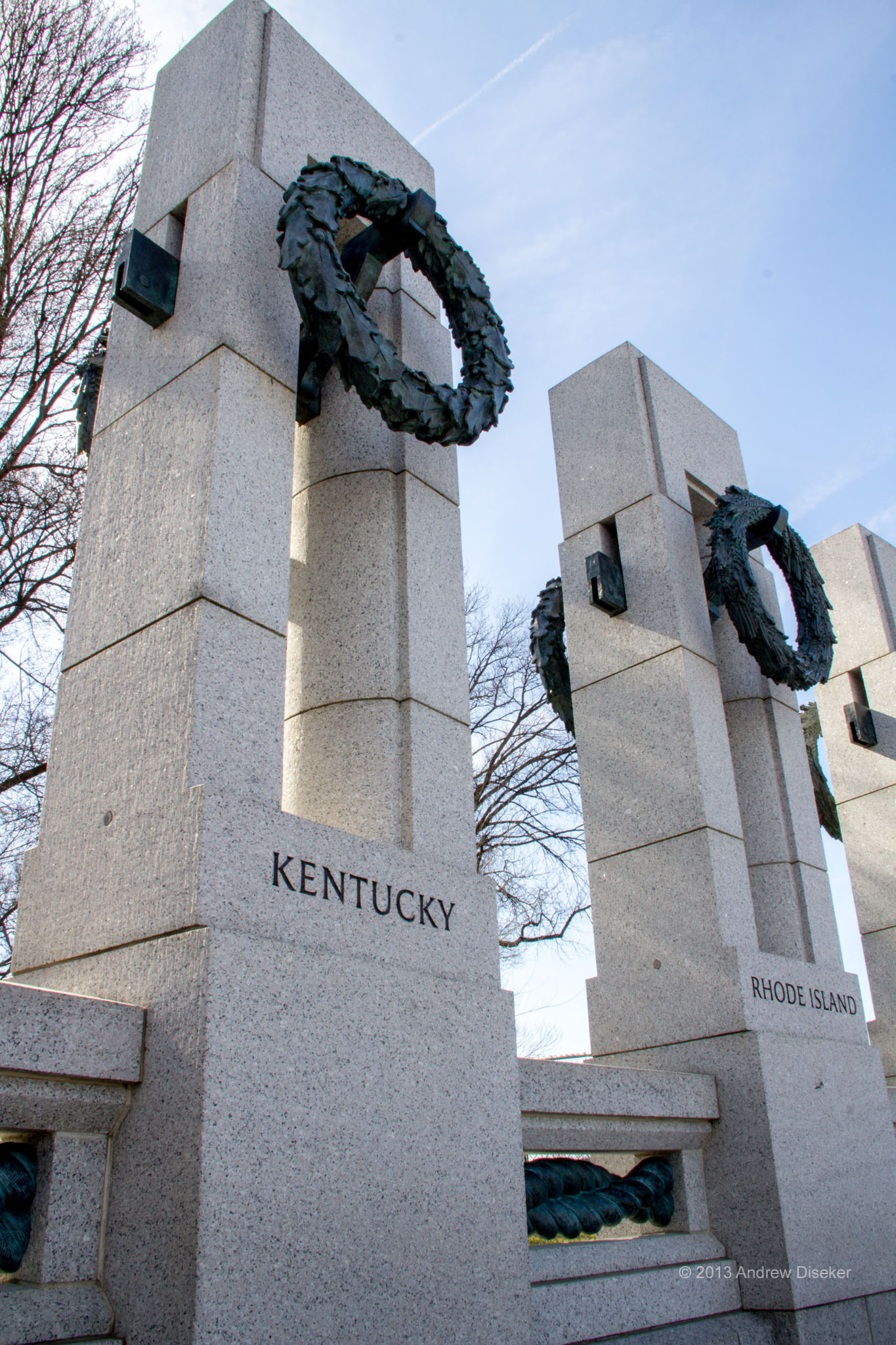 Memorial pillar for states of Kentucky and Indiana